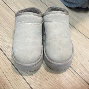 American Eagle  Tan Slip-On Mules